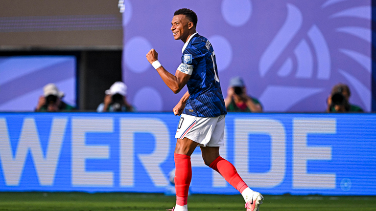 Kylian Mbappe hat sich für die K.o-Rund der WM warmgeschossen. Frankreich trifft heute Nacht auf Deutschland-Bezwinger Paraguay. 