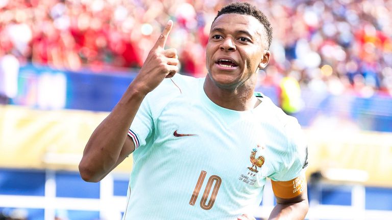 Kylian Mbappe trifft bei Frankreichs Sieg über Marokko im WM-Viertelfinale.