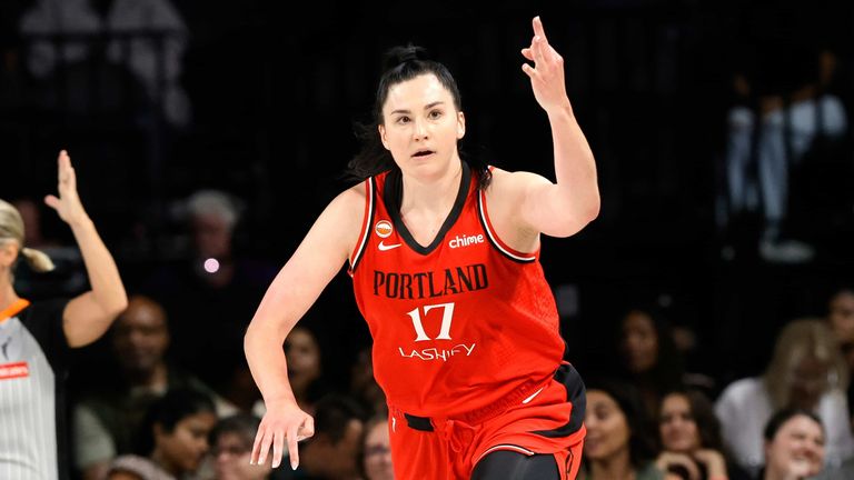 Megan DiLeo bejubelt ihren Treffer. Portland Fire trifft am Sonntag  ab 21:30 Uhr auf die Los Angeles Sparks - live auf Sky Sport.