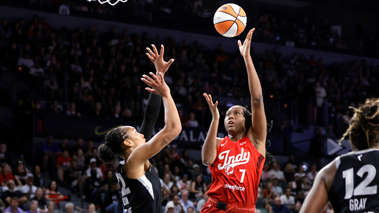 Indiana Fever (rot) empfängt die Golden State Valkyries. Live am Donnerstag um 02:00 Uhr auf Sky Sport Mix und Sky Sport Top Event. 