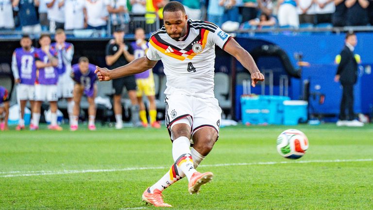 Jonathan Tah ballert seinen Elfer in den Himmel von Foxborough. Die DFB-Elf scheitert krachend im Sechzehntelfinale der WM an Paraguay.