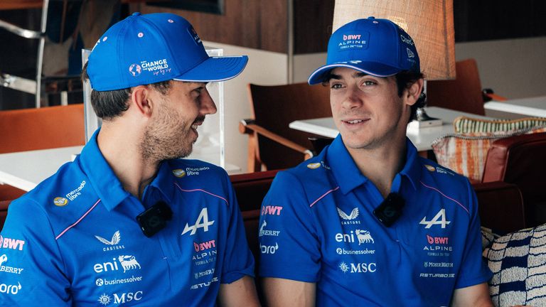 Franco Colapinto (r.) und Pierre Gasly (l.) bilden das Fahrer-Duo 2027 bei Alpine.