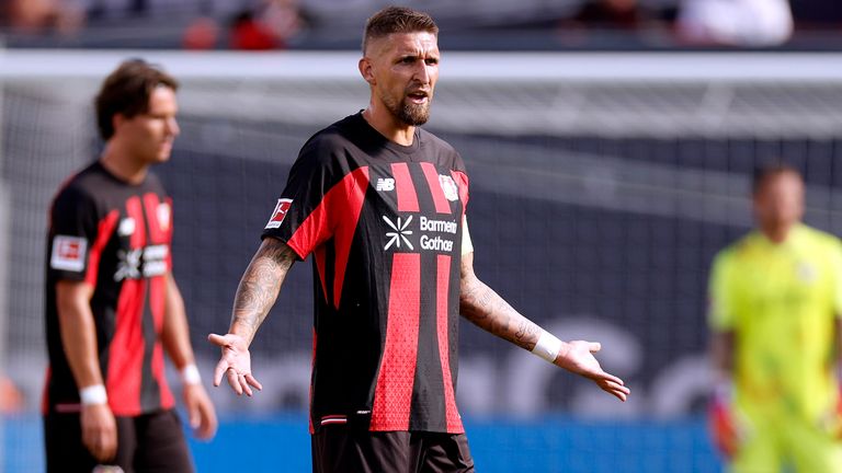 Robert Andrich hat die Kapitänsbinde bei Leverkusen abgeben müssen.