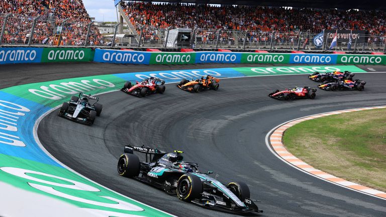 Kimi Antonelli führt das Rennen in Zandvoort an.