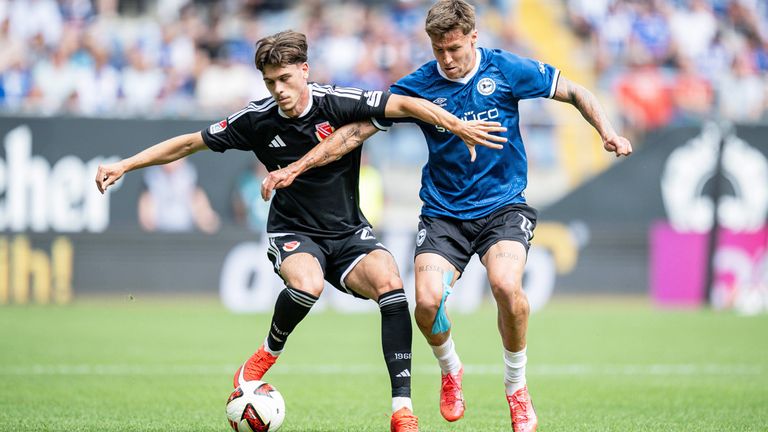 Arminia Bielefeld gegen Energie Cottbus in der 2. Bundesliga.