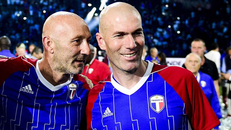 Fabien Barthez (l.) und Zinedine Zidane wurden zusammen Welt- und Europameister. Nun arbeiten die beiden erneut in der französischen Nationa