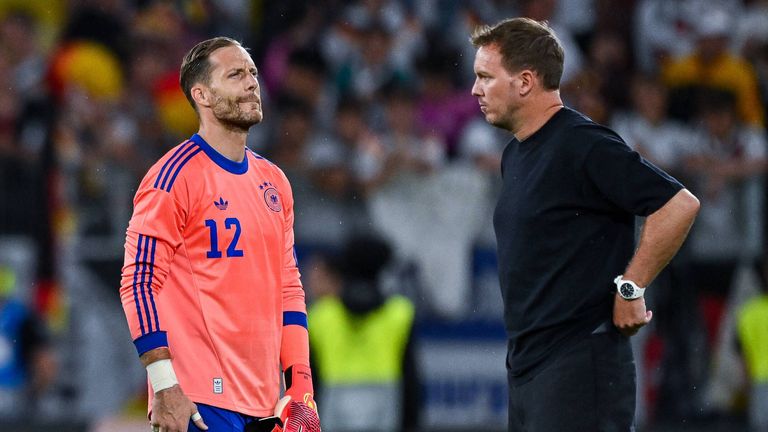 Julian Nagelsmann teilte Oliver Baumann in einem einstündigen Telefonat mit, dass dieser doch nicht die Nummer eins bei der WM ist.