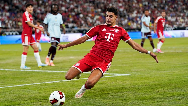 Die Bayern gewinnen den Test gegen Europa-League-Sieger Aston Villa.