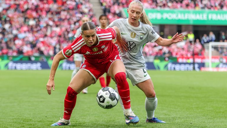 Die Bayern und Wolfsburg positionieren sich gegen die Playoff-Pläne.