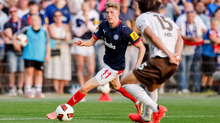 Alexander Bernhardsson trägt seit Januar 2024 das Trikot von Holstein Kiel.