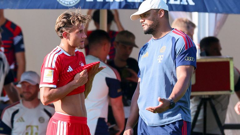 Bayern-Coach Vincent Kompany (r.) reist mit einem 26-Mann-Kader nach Asien.