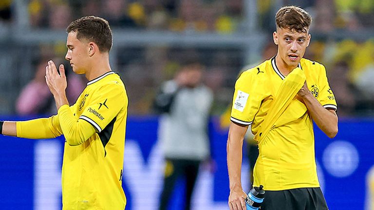Leichte Sorgen um BVB-Neuzugang Giannis Konstantelias (r.).
