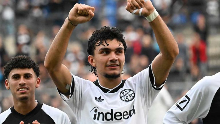 Can Uzun erzielte beim 11:0-Sieg im DFB-Pokalspiel gegen den Oberligisten St. Tönis zwei Tore für Eintracht Frankfurt.