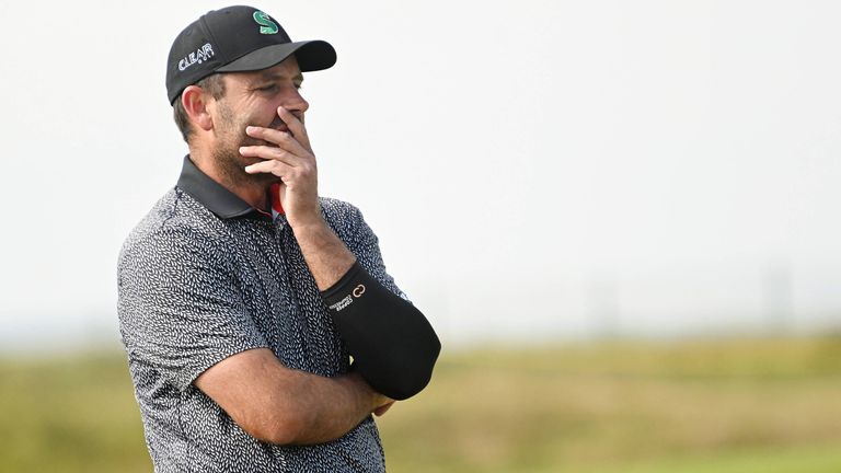 Für den Südafrikaner Charl Schwartzel war die Szene mit einem Strafschlag doppelt ärgerlich.