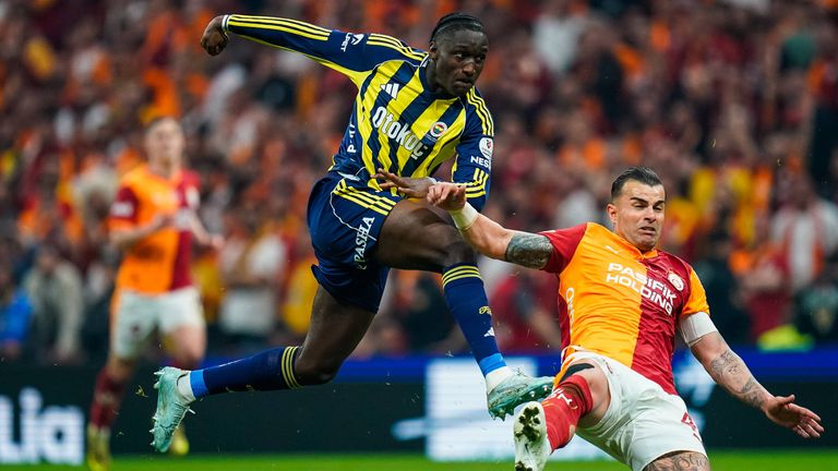 Der VfB führt aktuell erneut Gespräche mit Fenerbahce-Spieler Sidiki Cherif. 