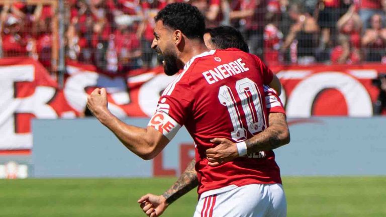 Tolcay Cigerci feiert mit Energie Cottbus eine erfolgreiche Rückkehr in die 2. Bundesliga.