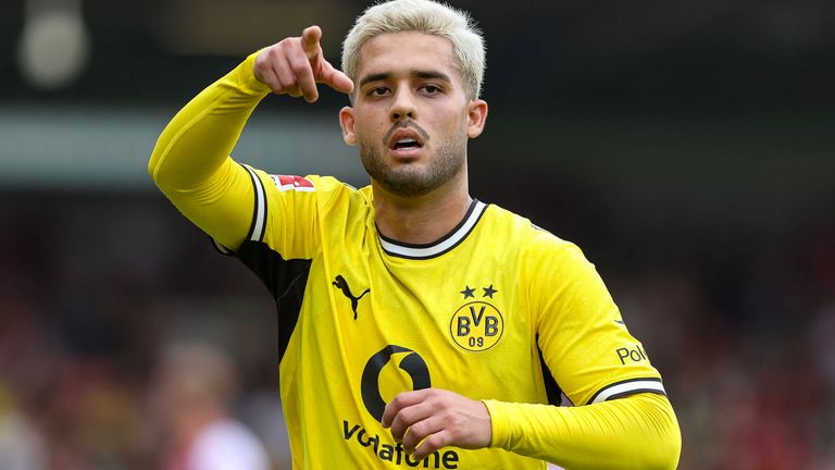 Yan Couto wird sich in der kommenden Saison das Trikot des FC Como überstreifen. 