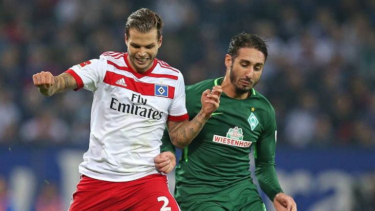 DENNIS DIEKMEIER (l.): Spielte beim HSV von 2010 bis 2018 und bei Werder von 2003 bis 2008