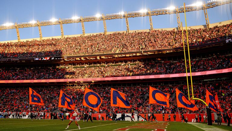 Denver Broncos – Empower Field at Mile High, Kapazität: 76.125