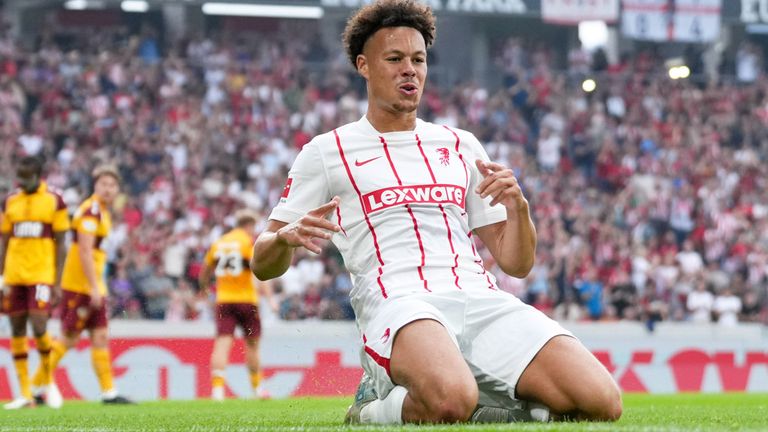 Freiburgs Derry Scherhant bejubelt seinen Treffer gegen Motherwell.