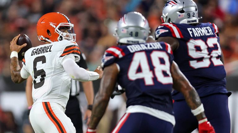 Die Cleveland Browns um Quarterback Dillon Gabriel (l.) siegen in der Preseason gegen New England.