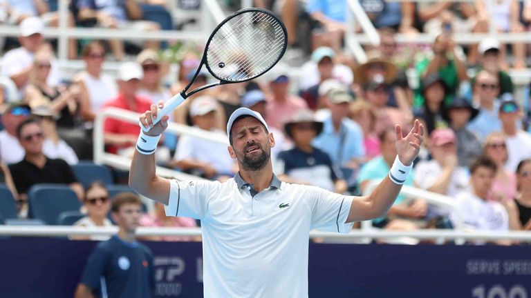 Novak Djokovic kämpft mit den Temperaturen in Cincinnati.
