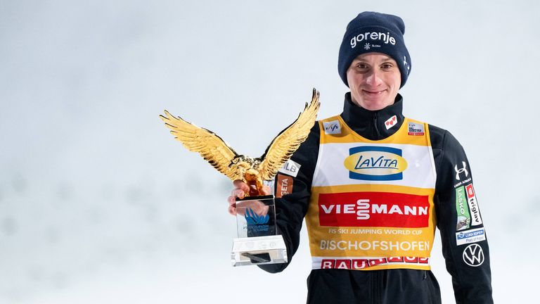 Domen Prevc hat zum ersten Mal in seiner Skisprung-Karriere die Vierschanzentournee gewonnen. Dem Slowenen gelang der Triumph genau zehn Jah