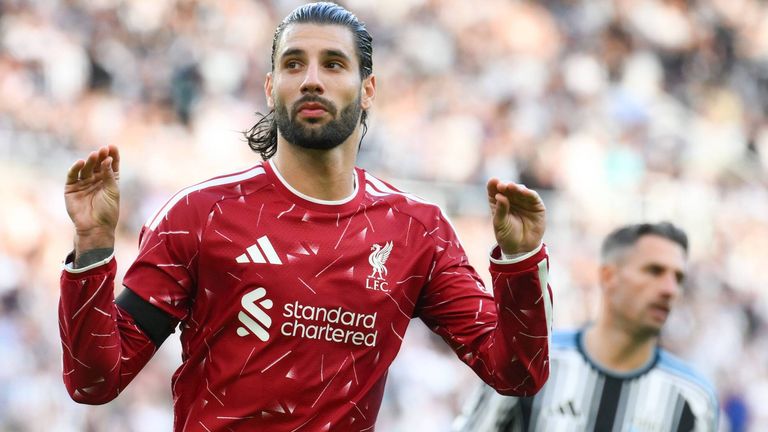 Dominik Szoboszlai beschert Liverpool mit einem Last-Minute-Elfmeter einen Punkt in Newcastle. 
