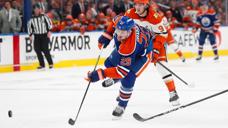 Leon Draisaitl und die Edmonton Oilers kommen im Rahmen der NHL Global Series nach Deutschland. 
