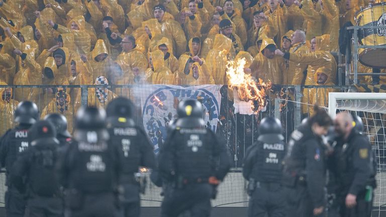 Beim Heimspiel gegen Hertha BSC in der vergangenen Saison stürmten zahlreiche Dynamo-Fans das Feld. 