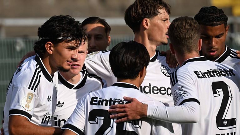 Eintracht Frankfurt zieht souverän in die 2, Runde des DFB-Pokals. 