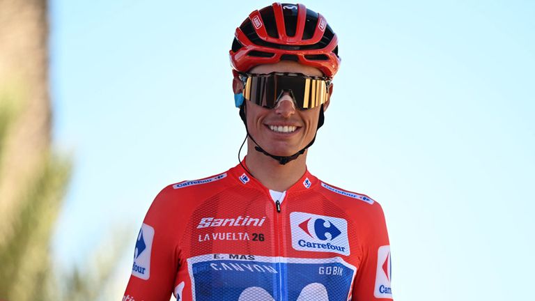Enric Mas im Roten Trikot bei der Vuelta a Espana.