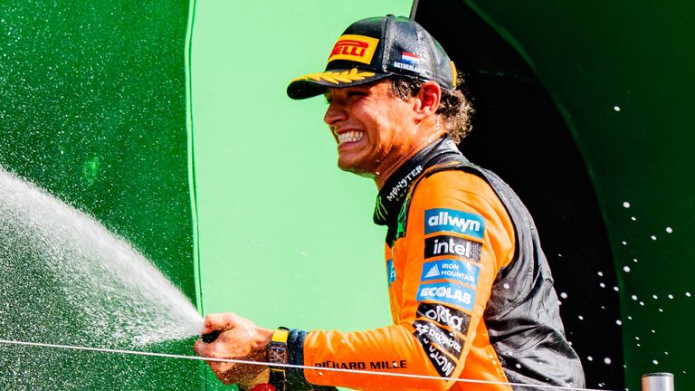 Lando Norris feiert beim Großen Preis der Niederlseinen ersten Formel-1-Sieg der Saison 2026. Nach der Sommerpause geht es am Sonntag mit de