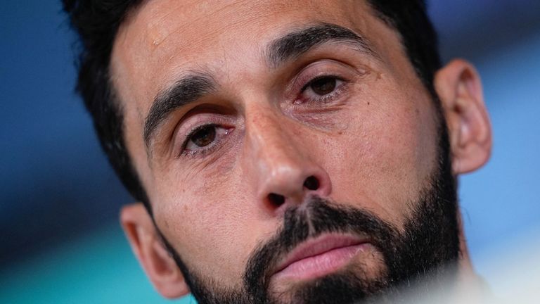 Fulham-Trainer Alvaro Arbeloa fliegt im Testspiel die Rote Karte.