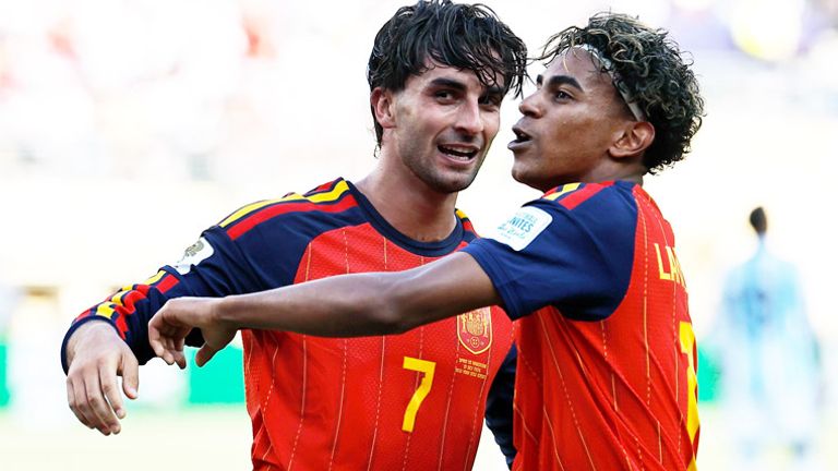Ferran Torres (l.) wechselt zu PSG.