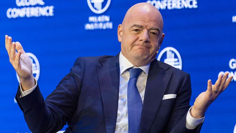 Gianni Infantino bleibt nach dem Krisentreffen FIFA-Präsident.
