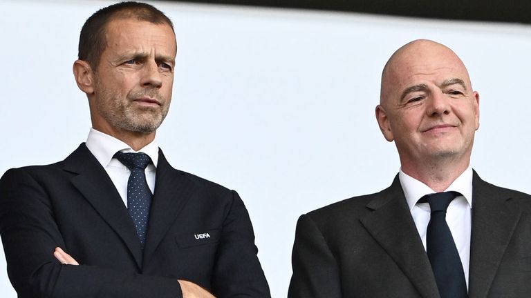 UEFA-Chef Aleksandar Ceferin (l.) und FIFA-Boss Gianni Infantino.