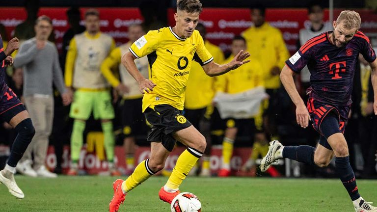 Giannis Konstantelias (l.) bereitete das Dortmunder Tor zum 1:2 gegen den FC Bayern vor.