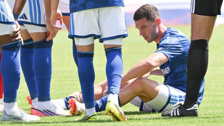 Robin Gosens musste bei Schalke-Test in Kassel früh runter. 