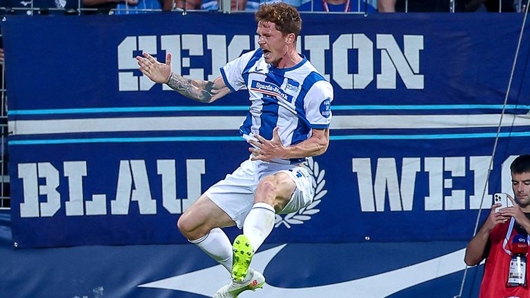 Sebastian Grönning bejubelt seinen Siegtreffer in Bochum. 