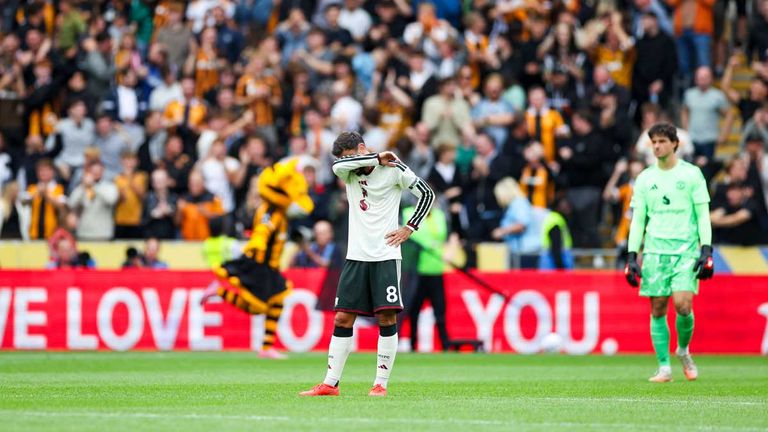 Manchester United kassierte in Hull zum Saisonauftakt eine überraschende Pleite.