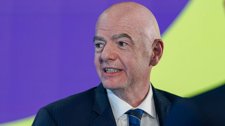 Der Druck auf FIFA-Präsident Gianni Infantino wächst nach seinen Investorenplänen bezüglich der WM immer mehr. 
