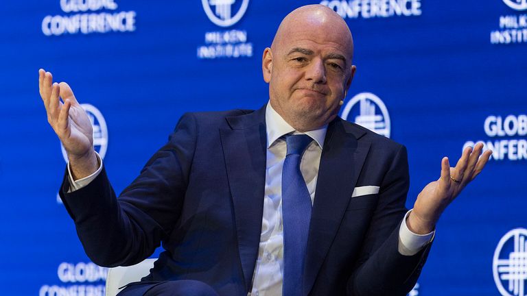 Der Druck reißt nicht ab: Gianni Infantino sieht sich mit neuen Anschuldigungen konfrontiert.