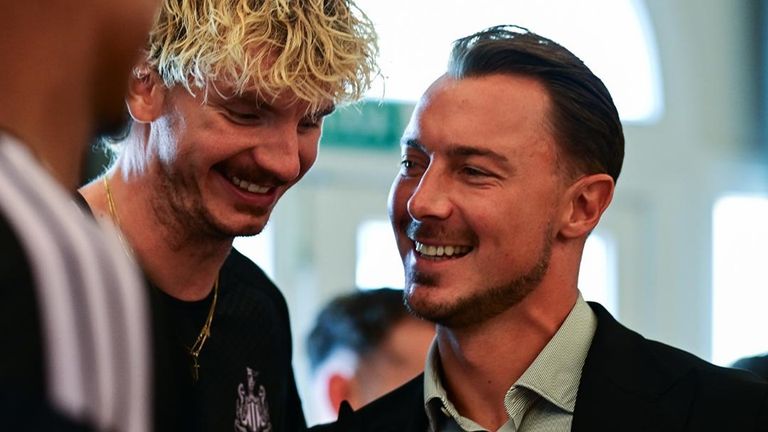 Matthias Jaissle (r.) ist der neue Trainer von Newcastle United und DFB-Stürmer Nick Woltemade. Quelle: X/@NUFC