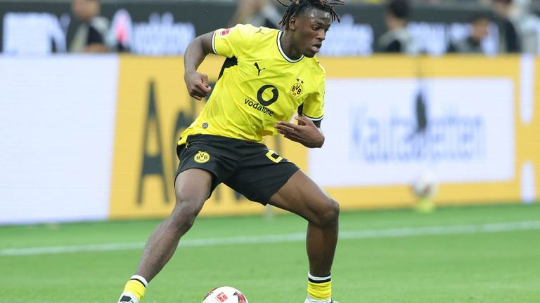 JOANE GADOU: Der 19-jährige Innenverteidiger verlässt RB Salzburg und läuft künftig für den BVB auf. 