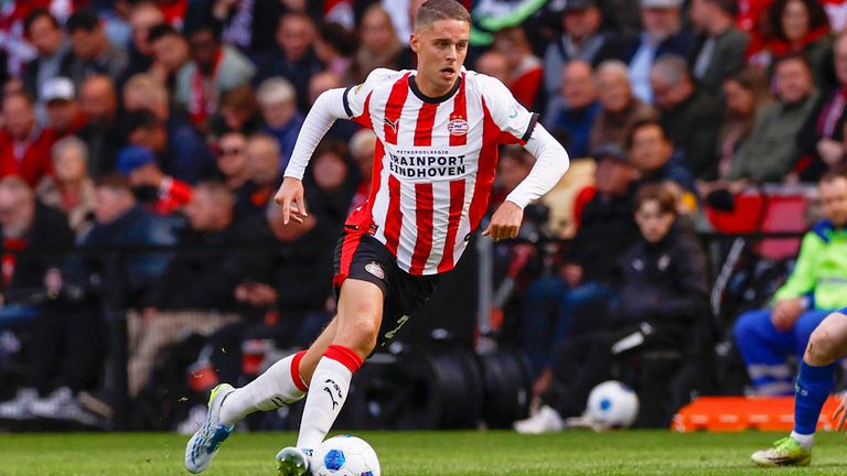 Joey Veerman steht kurz vor einem Wechsel von der PSV zum BVB. 