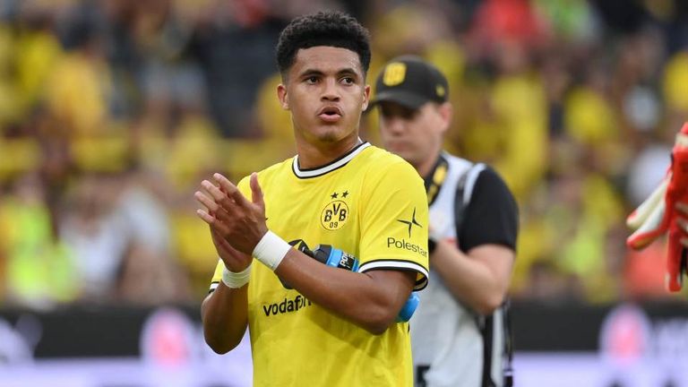 KAUA PRATES: Der Jungstar wechselt direkt aus Brasilien in die Bundesliga. Ab kommender Saison spielt das Abwehrtalent in Dortmund.