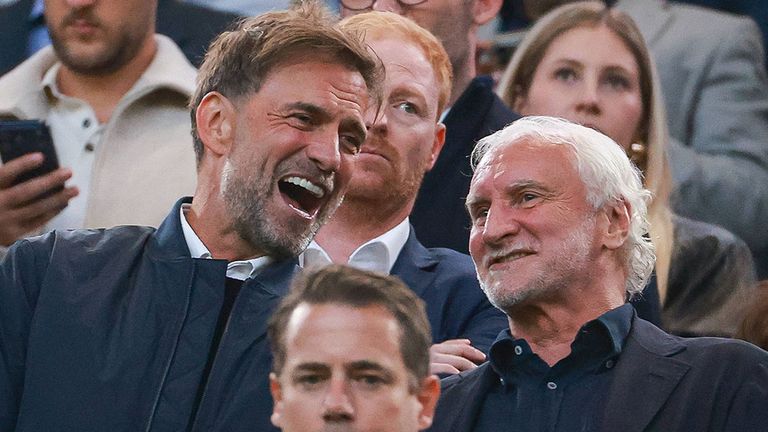 Jürgen Klopp (l.) hat als neuer Bundestrainer ein volles Programm vor sich.