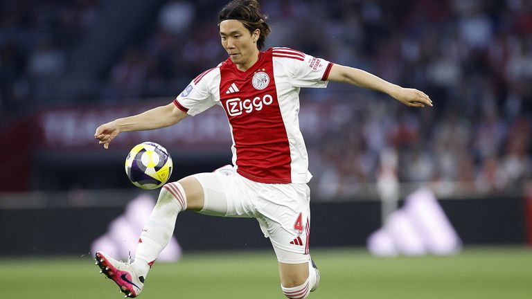 Ko Itakura geht nach einem Jahr bei Ajax Amsterdam wieder zu Borussia Mönchengladbach zurück.