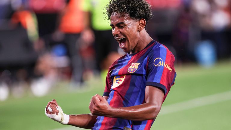 Lamine Yamal trifft beim Barca-Sieg doppelt.